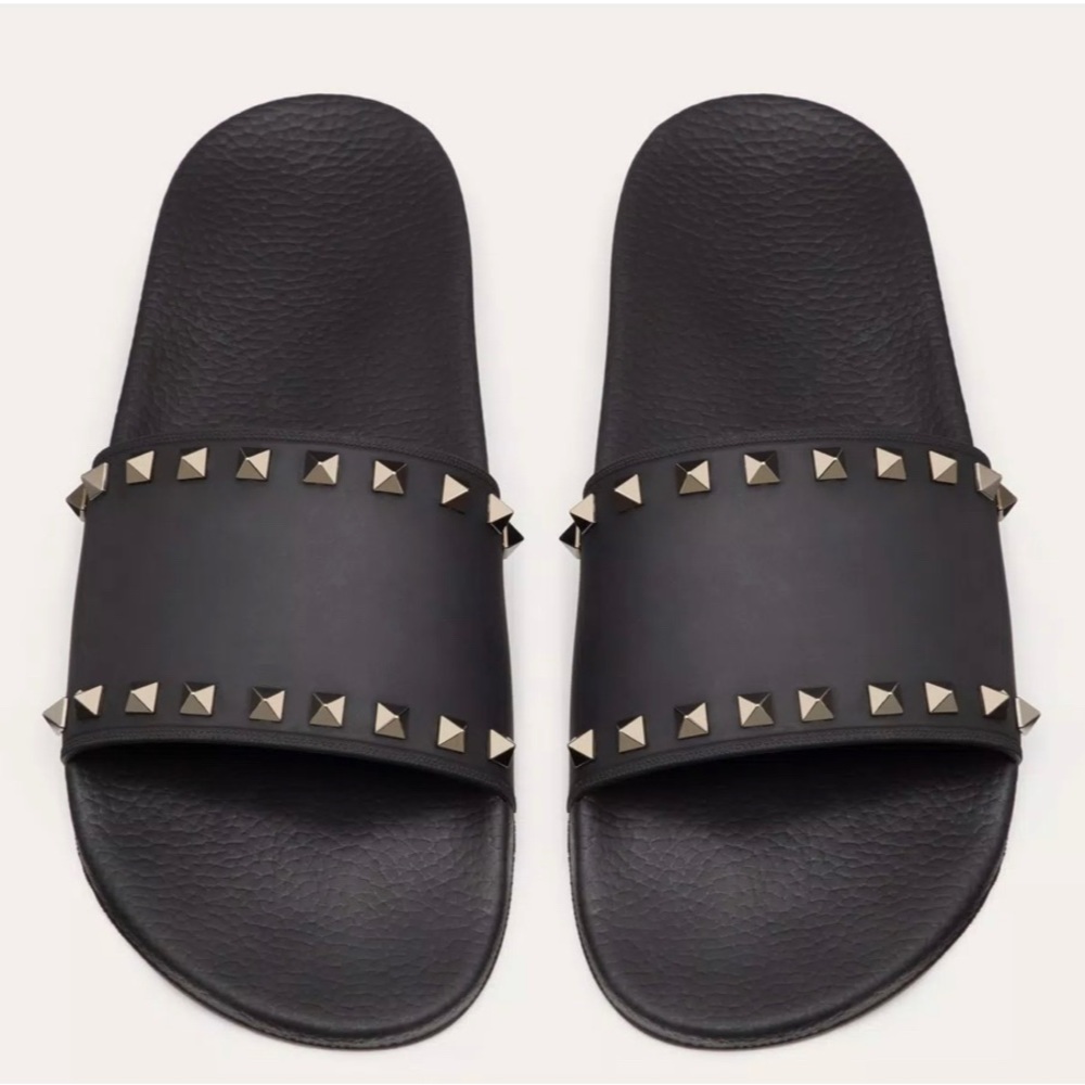 VALENTINO Rockstud Rubber Slider Sandal🖤 Size 37. Good condition! Barely worn